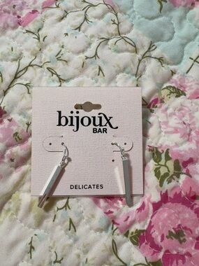 Delicates Silver Bar Drop Earrings - White/Silver